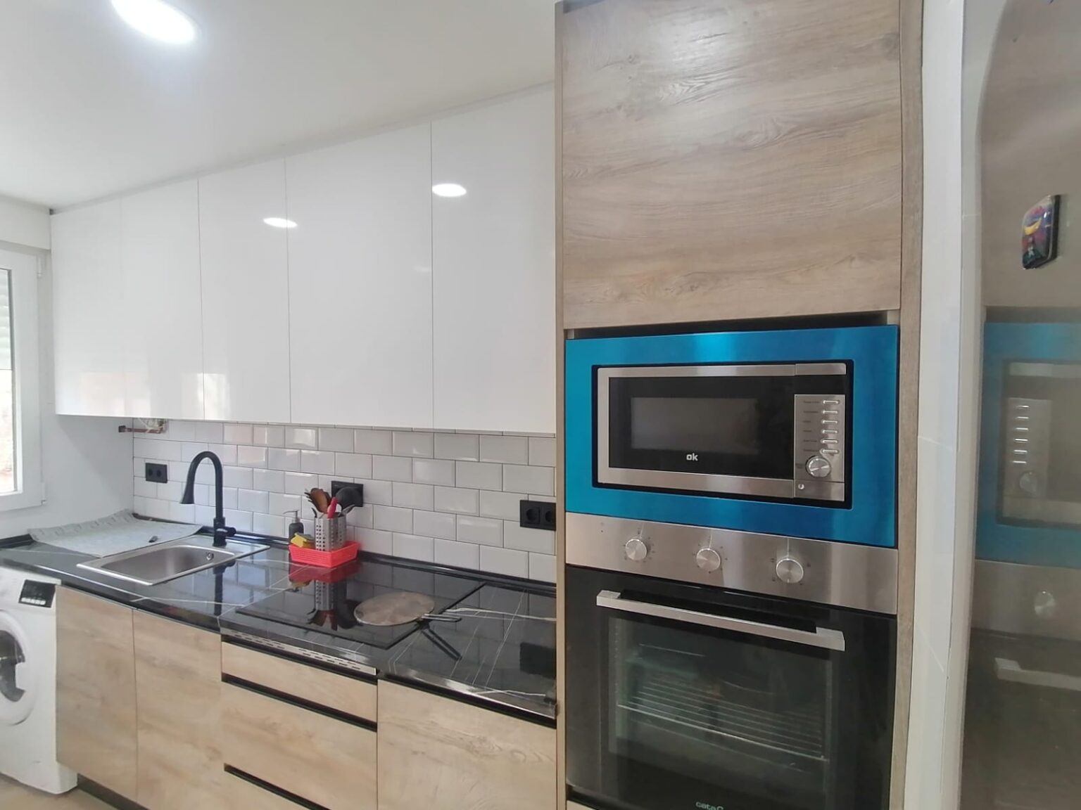 Cocina de madera de diseño personalizado instalada en Torrejón